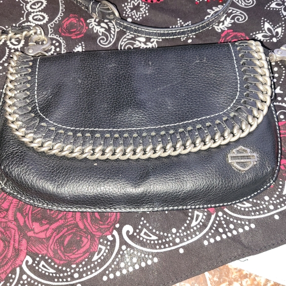 Harley-Davidson Black Crossbody Bag with Silver Chain - Picture 3 of 12